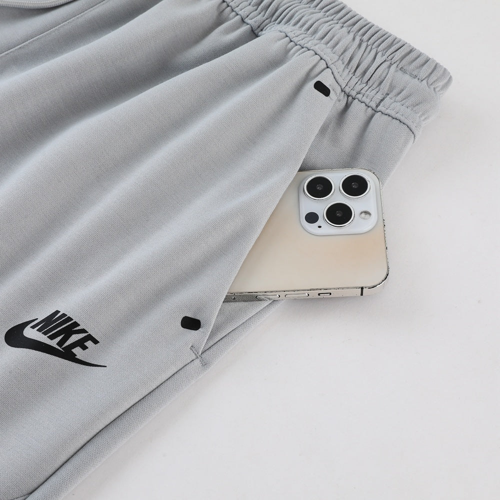 Tuta Sport grigio con cappuccio