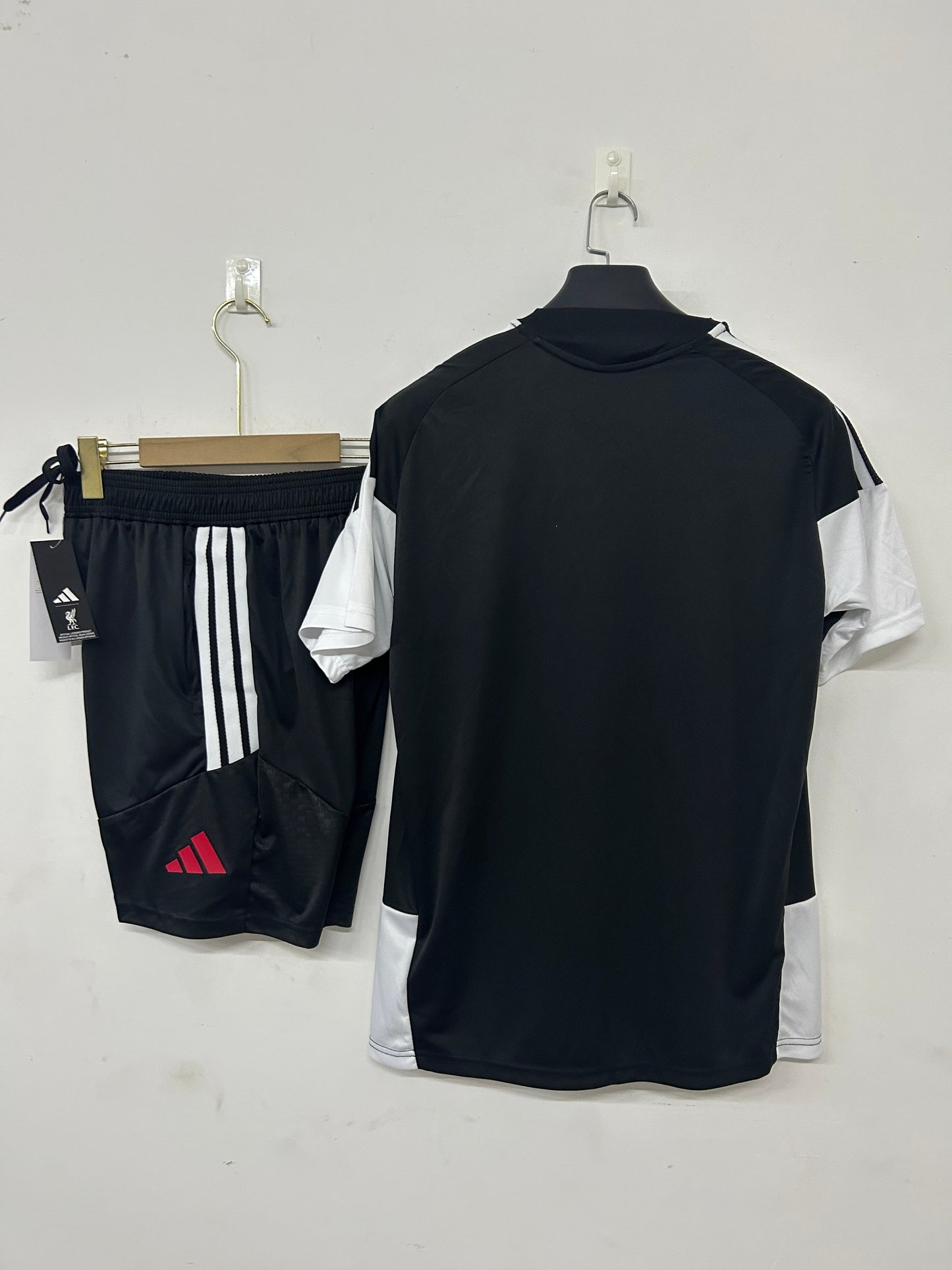 Liverpool completo 26-27 black