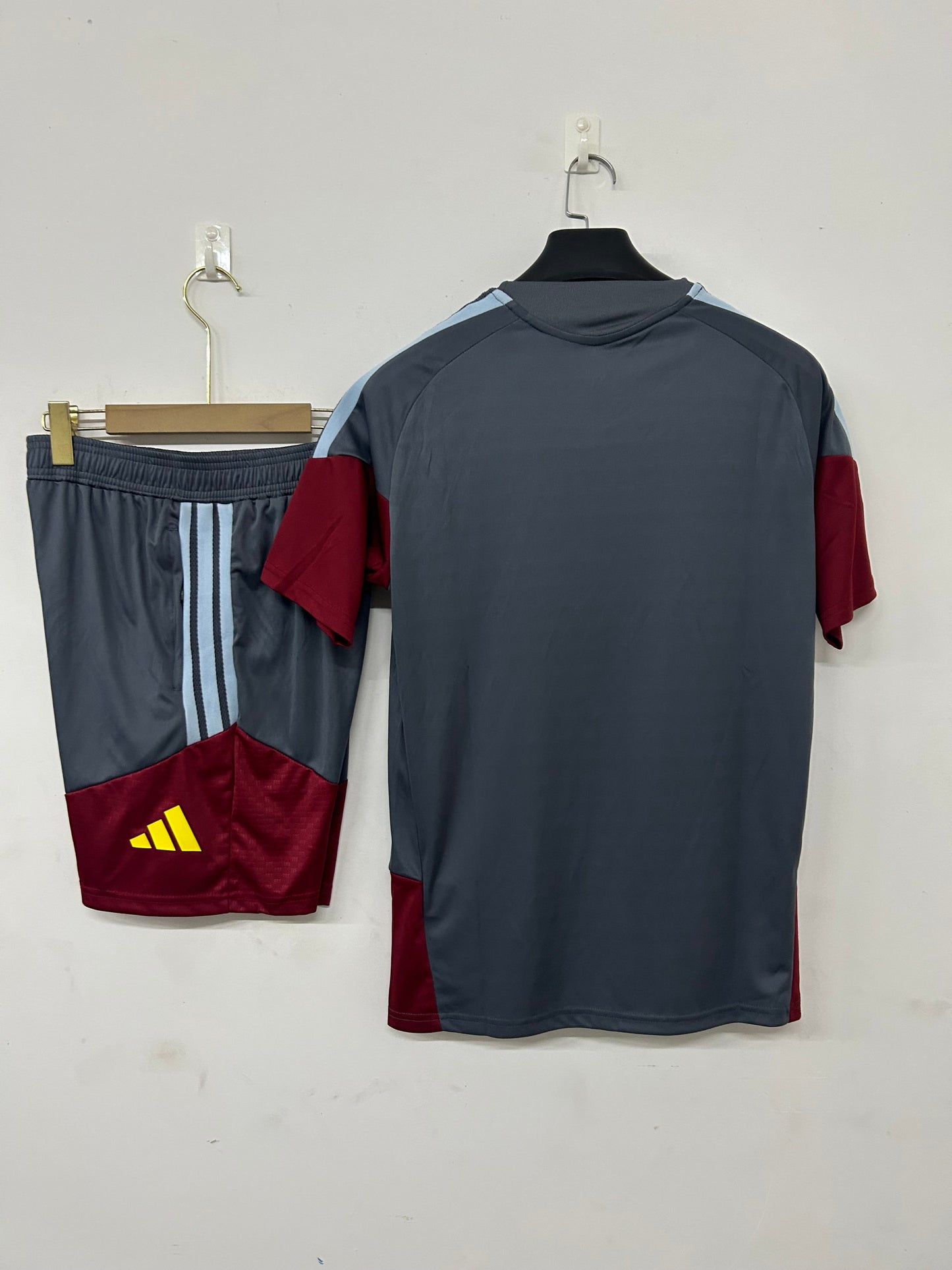 Aston villa completo 26-27