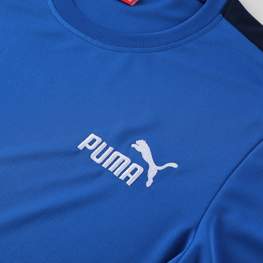 Completo con pantaloncini azzurro fascia blu
