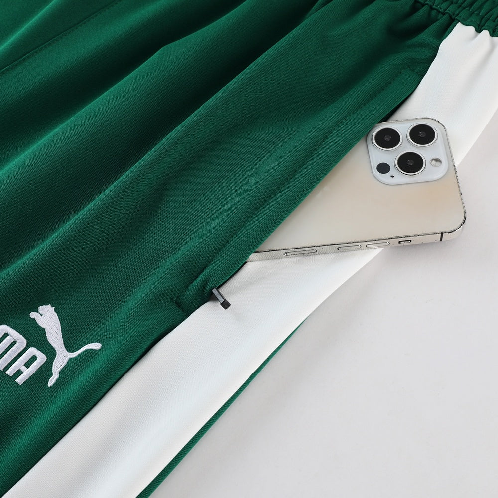 Completo con pantaloncini verde fascia bianca