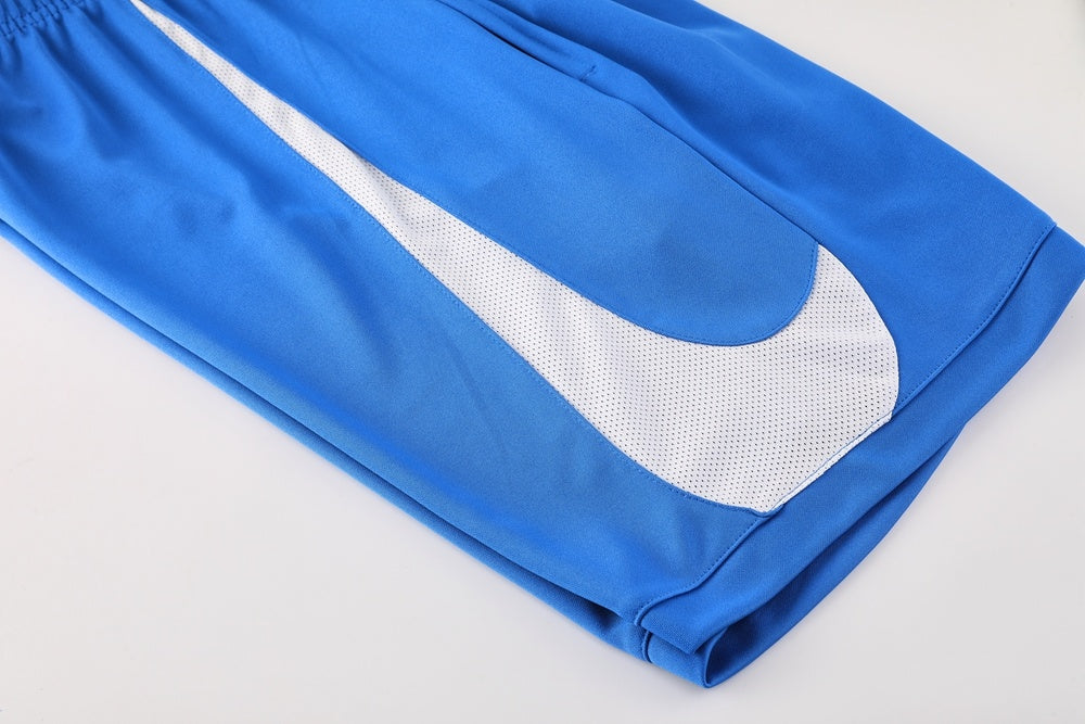 Completo con pantaloncini logo grande azzurro