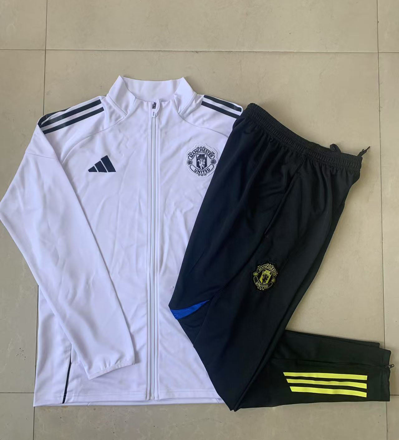 Tuta Manchester United 2025/26