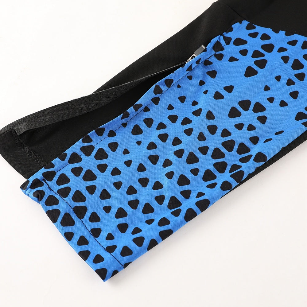 Completo con pantaloni lunghi dettagli fantasy blu