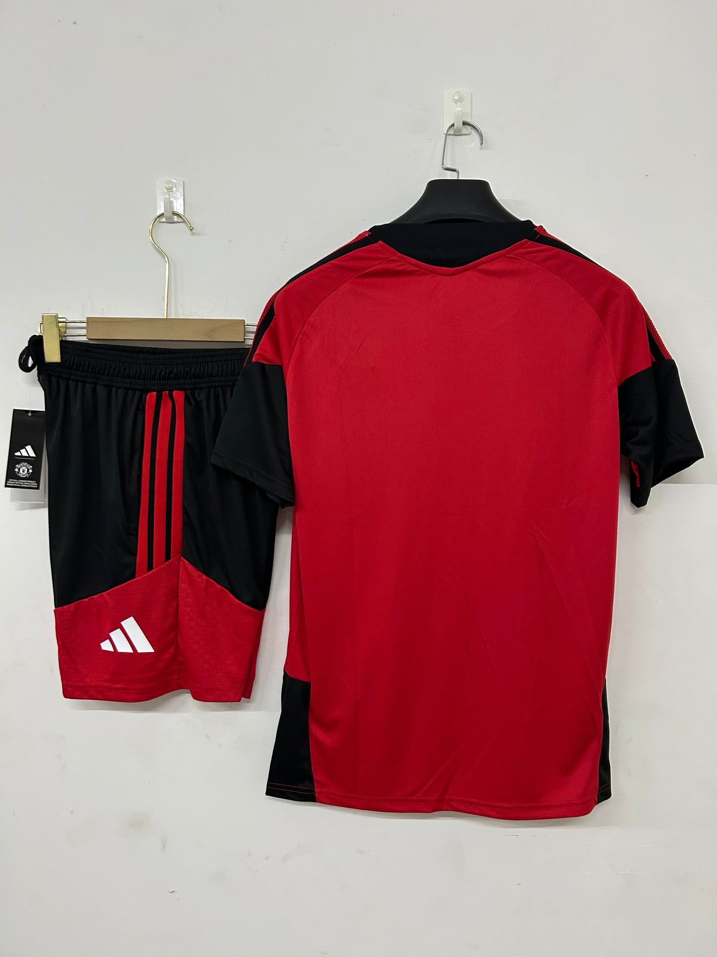 Manchester United rosso completo 26-27