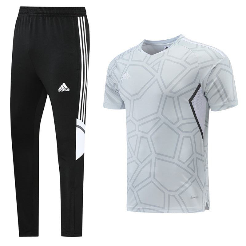Completo con pantaloni lunghi fantasy grigio chiaro