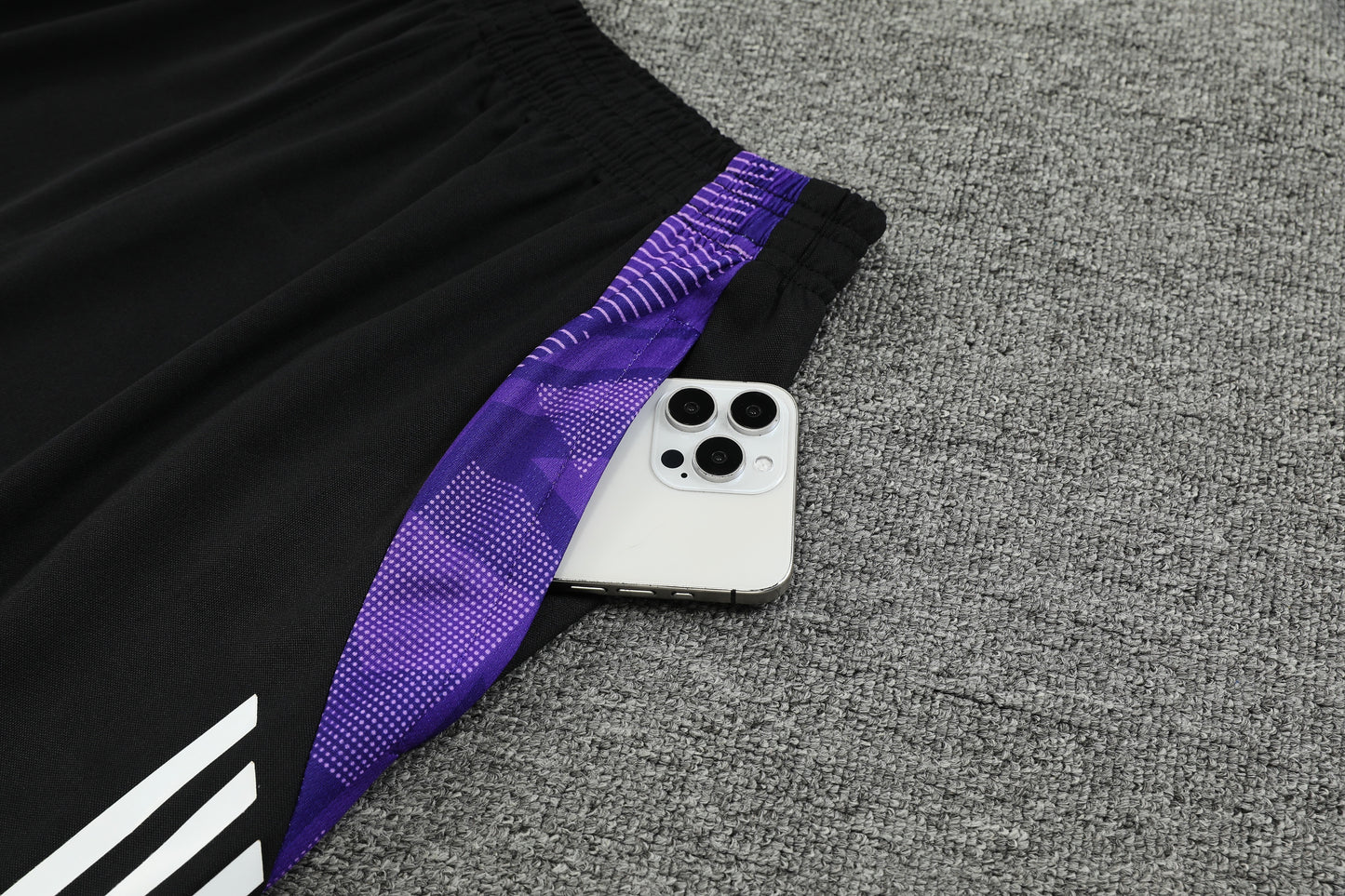 Real Madrid bianco e viola 2025
