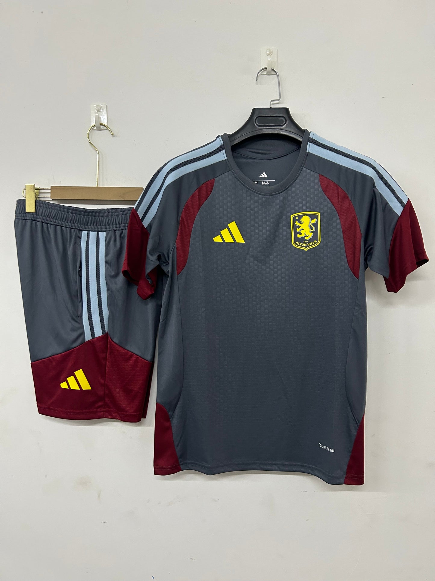 Aston villa completo 26-27