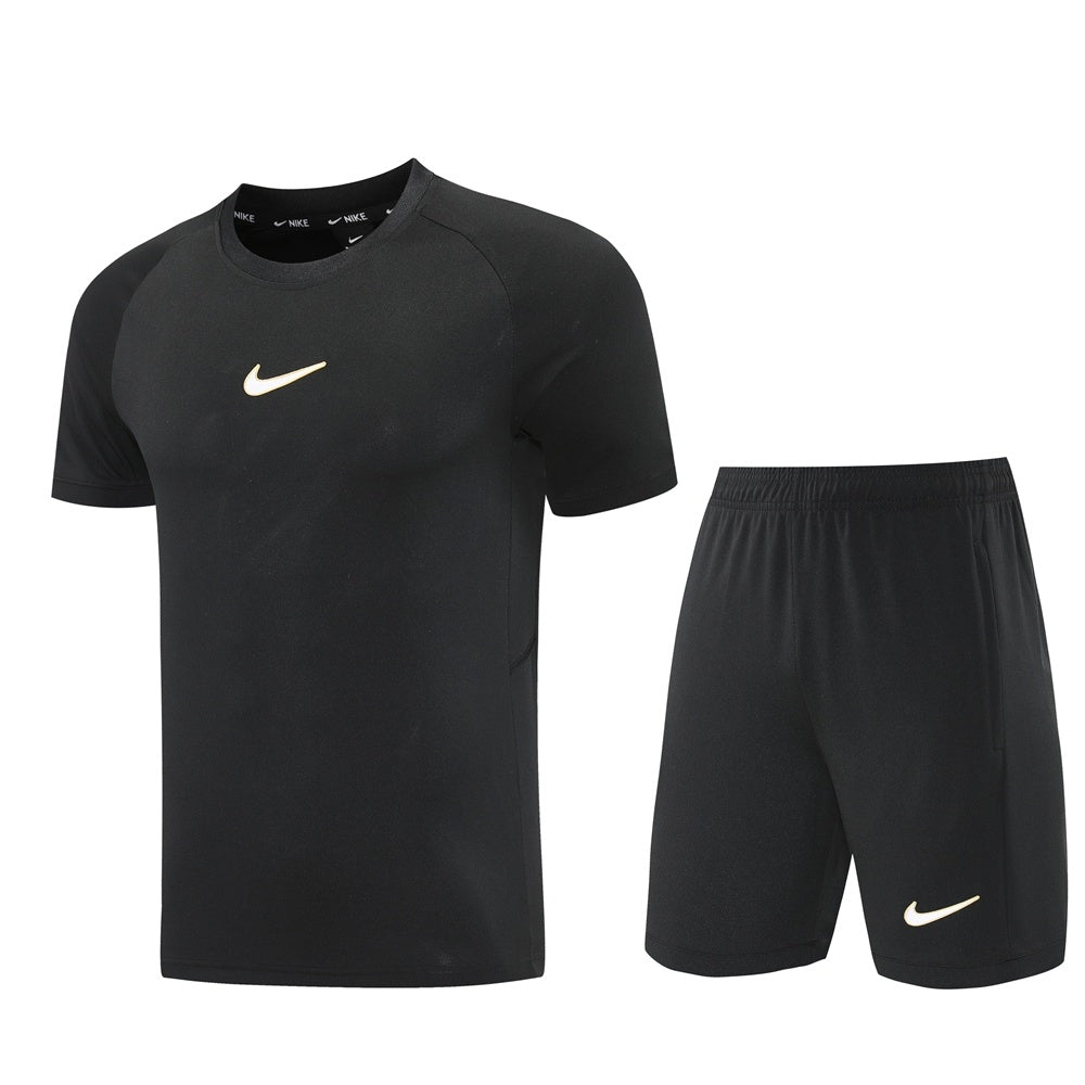 Completo con pantaloncini logo grande nero