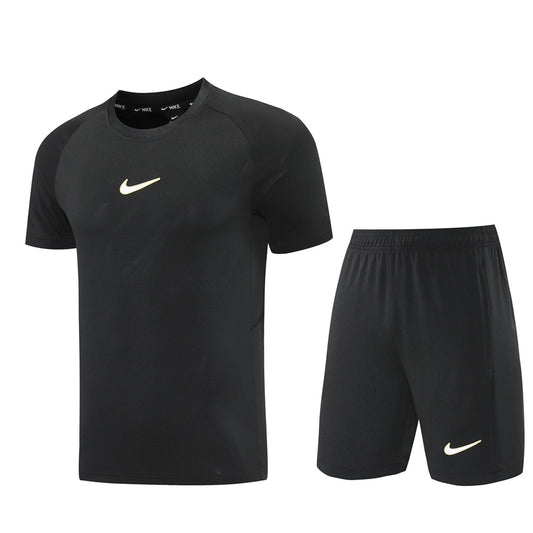 Completo con pantaloncini logo grande nero