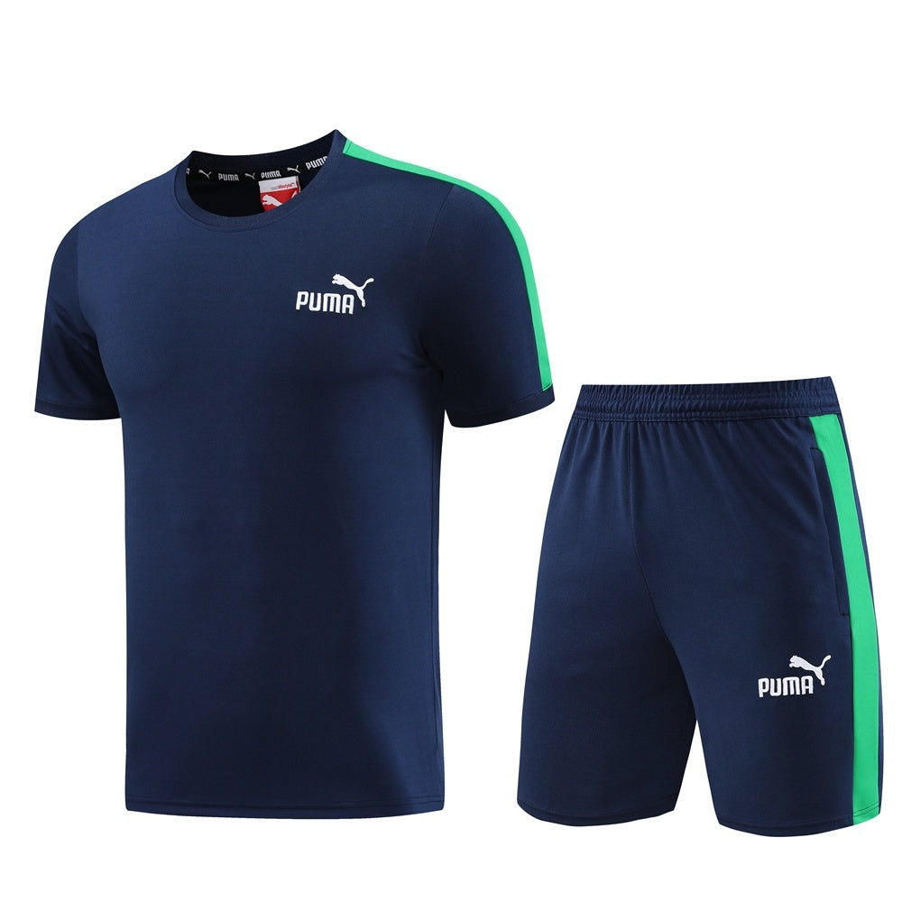 Completo con pantaloncini blu fascia verde