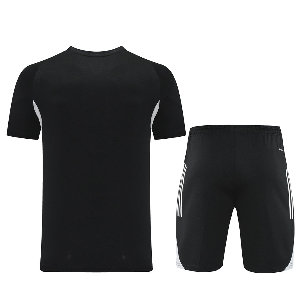 Completo con pantaloncini righe spalle nero