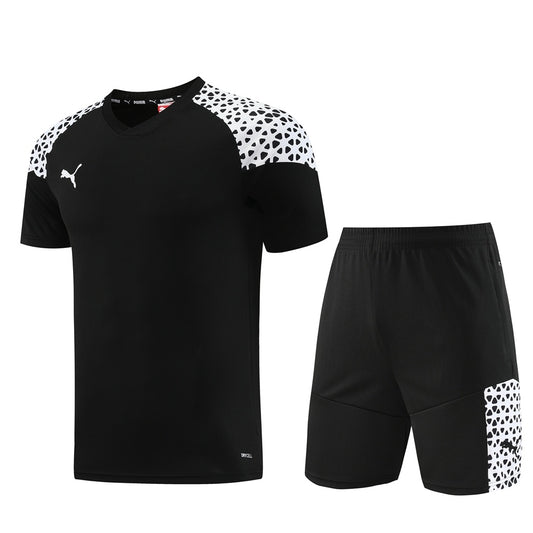 Completo con pantaloncini dettagli fantasy nero