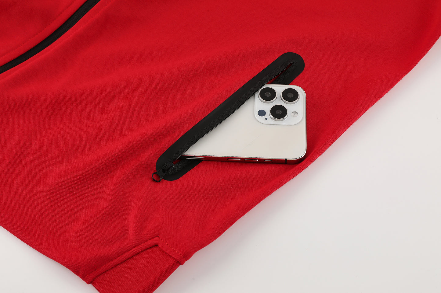 Tuta Sport rosso con cappuccio