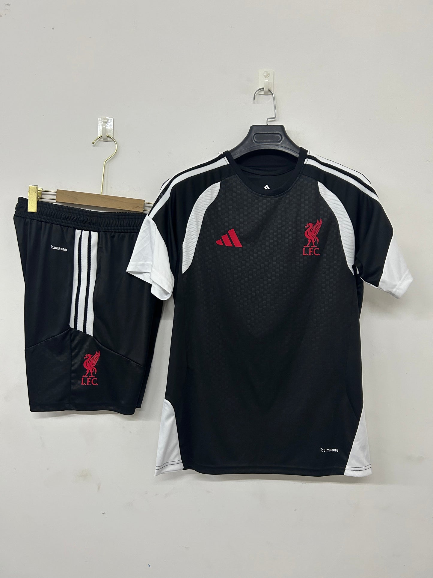 Liverpool completo 26-27  black
