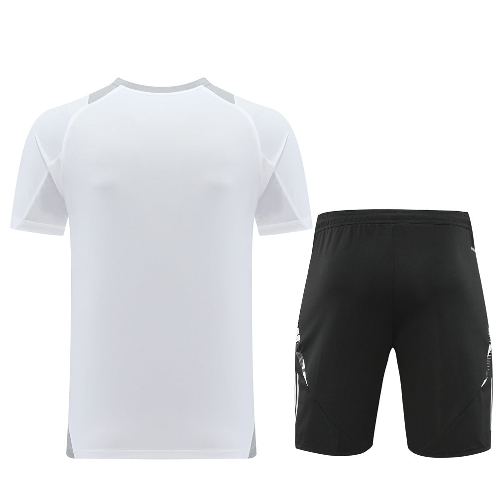 Completo con pantaloncini bicolor fascia bianco e nero