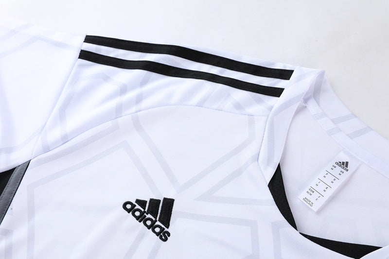 Completo con pantaloni lunghi fantasy bianco