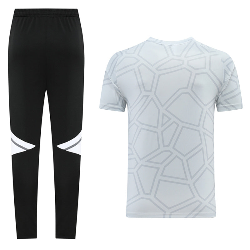 Completo con pantaloni lunghi fantasy grigio chiaro