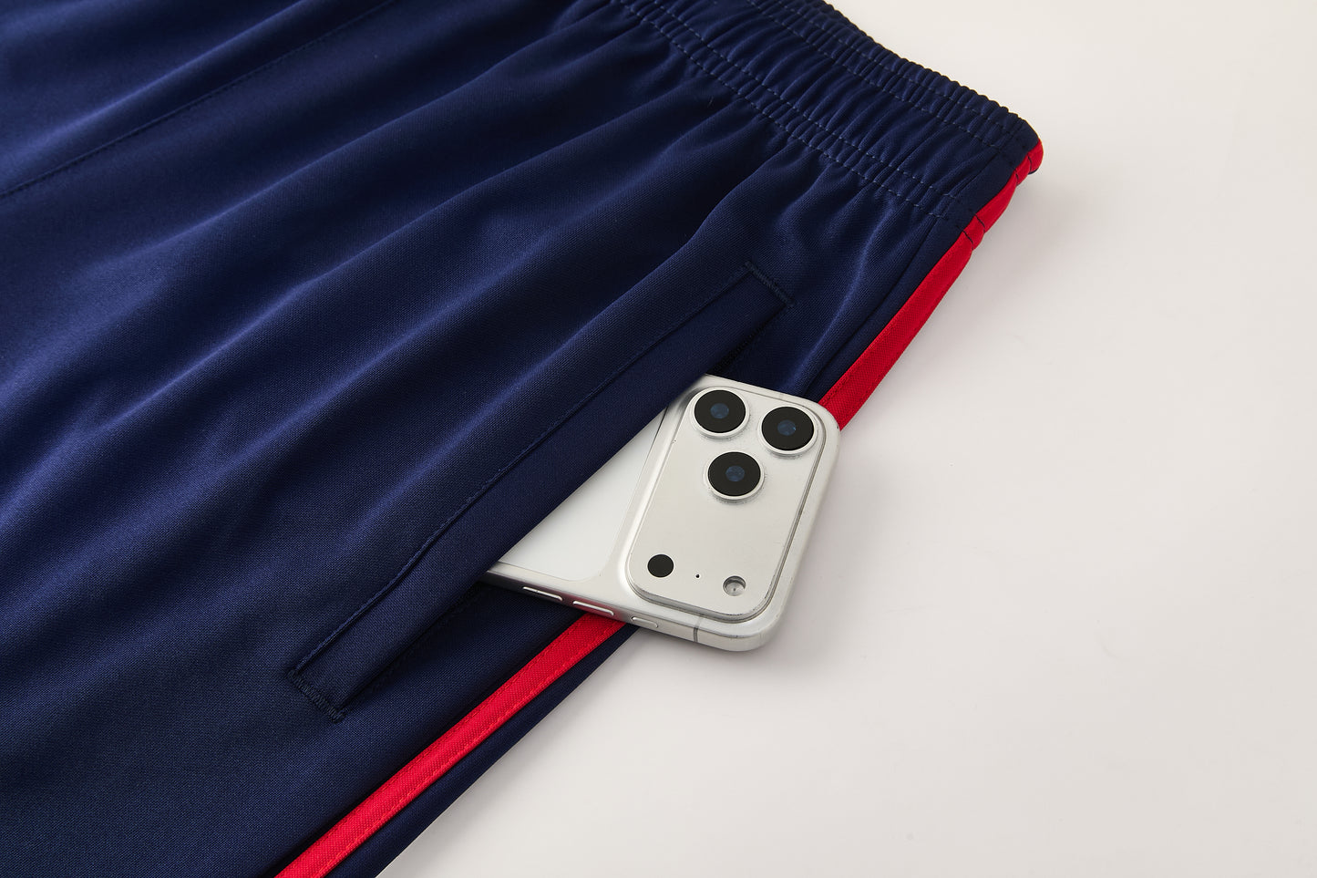 Completo con pantaloncini righe color blu