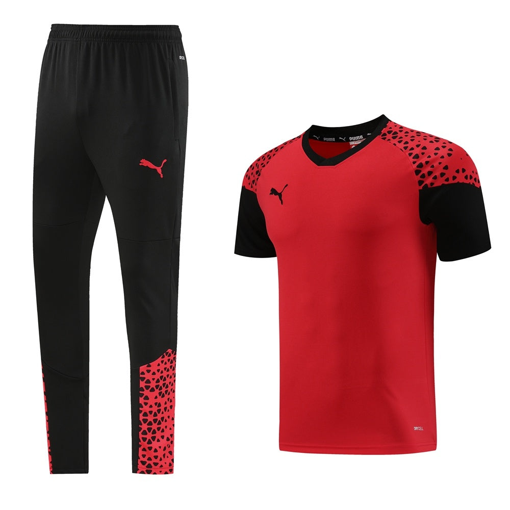 Completo con pantaloni lunghi dettagli fantasy rosso