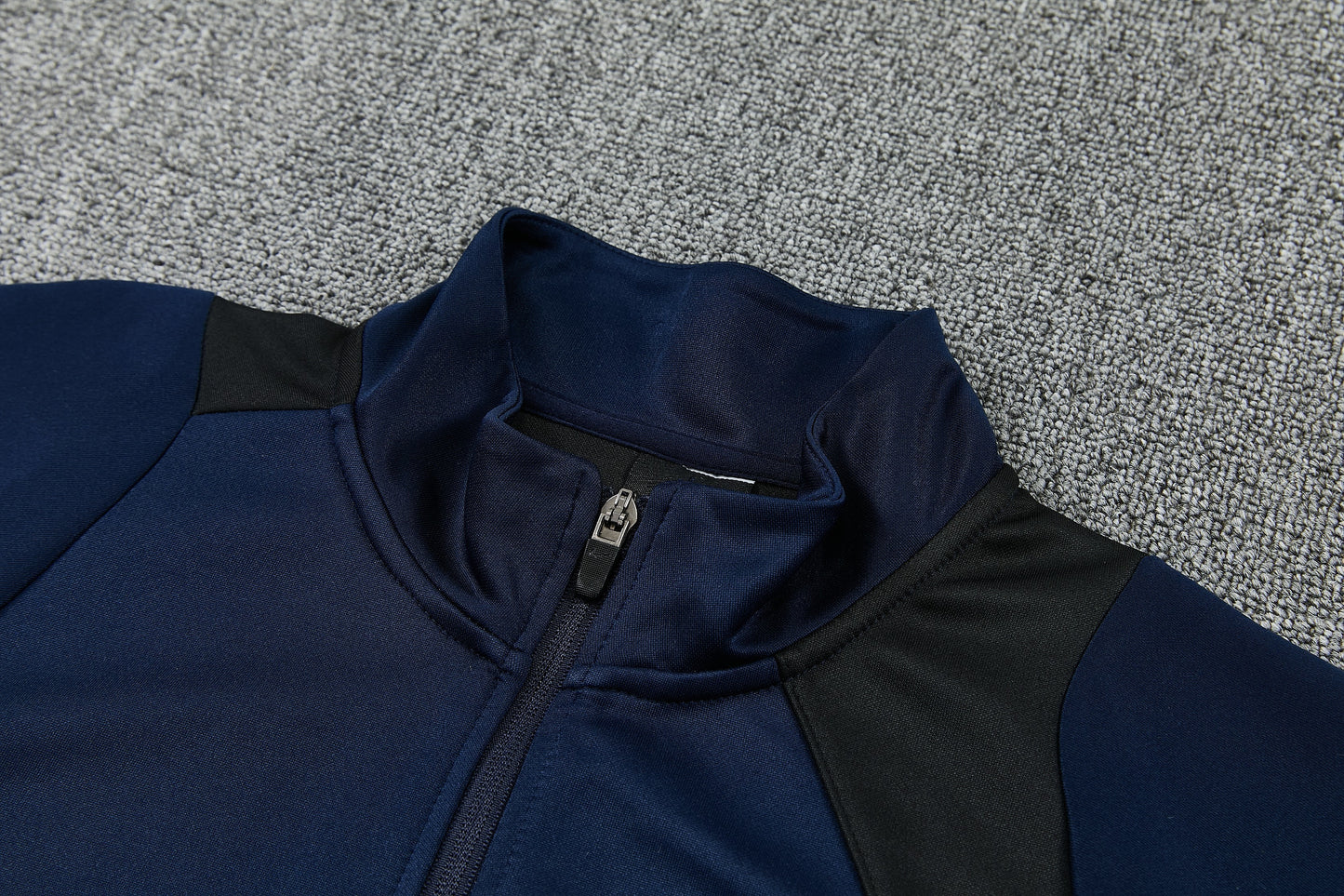 Tuta Inter Nero/blu 2026 OUTLET