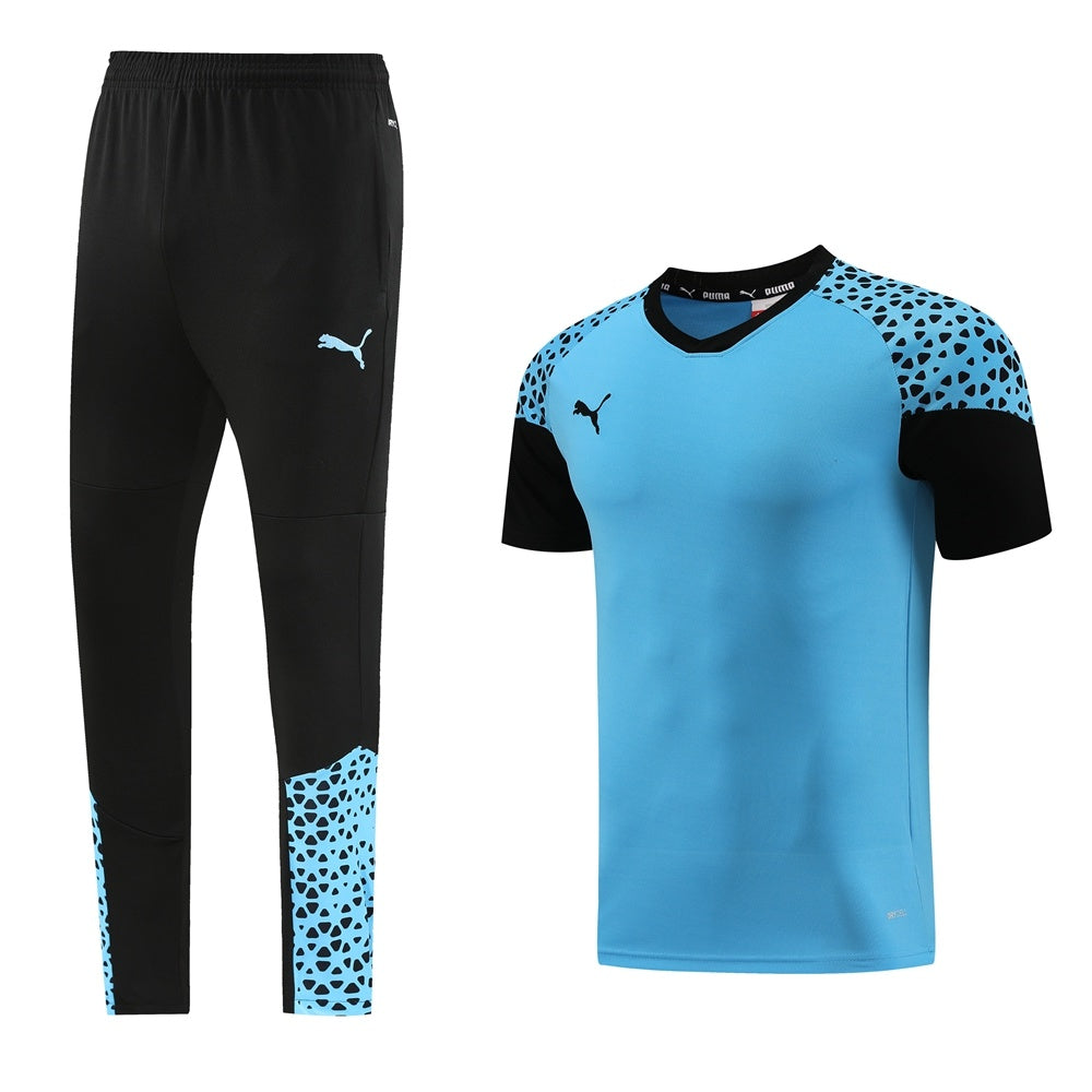Completo con pantaloni lunghi dettagli fantasy azzurro