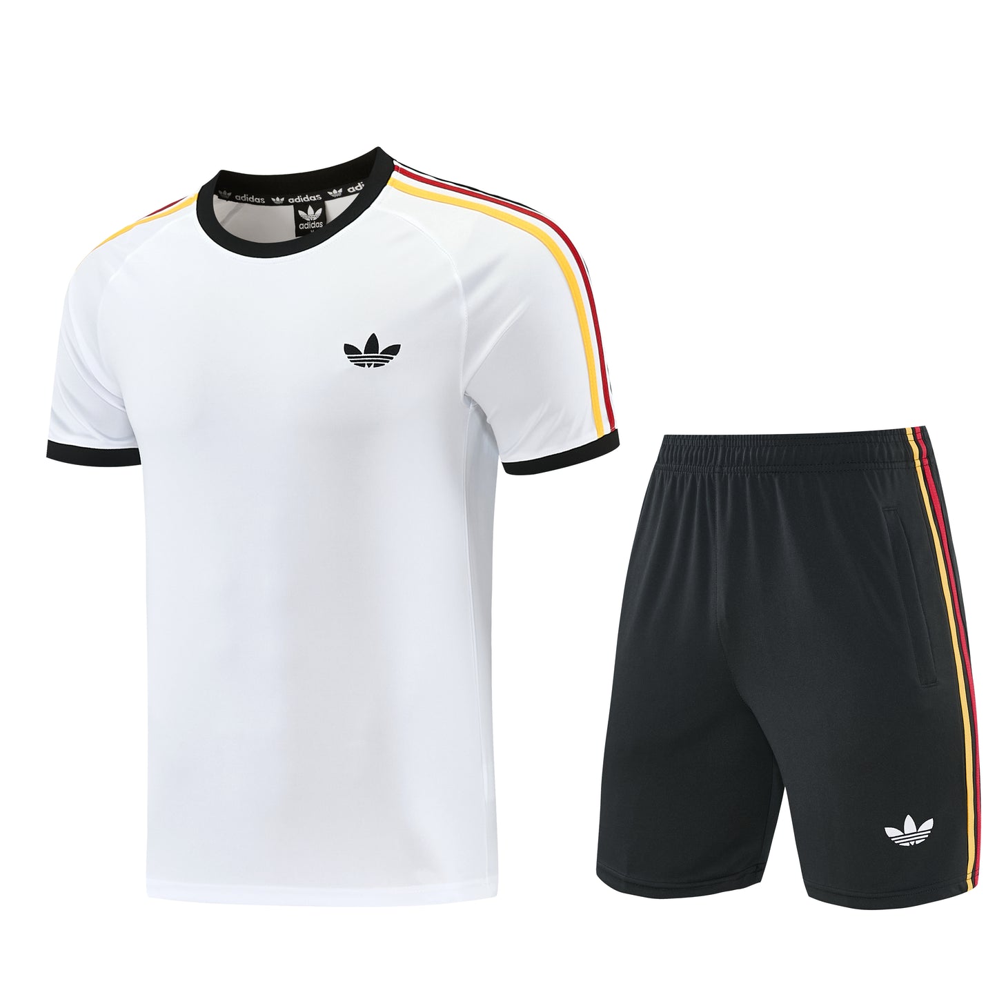 Completo con pantaloncini righe color bianco