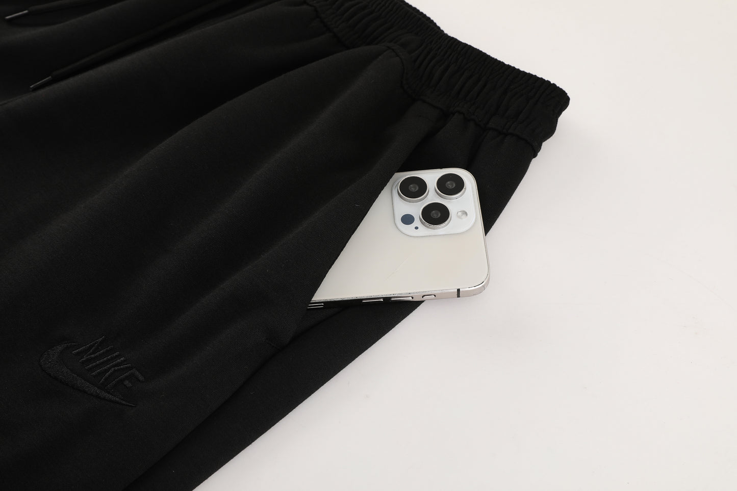 Tuta Sport nero con cappuccio