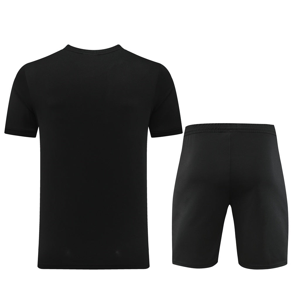 Completo con pantaloncini nero fascia azzurra