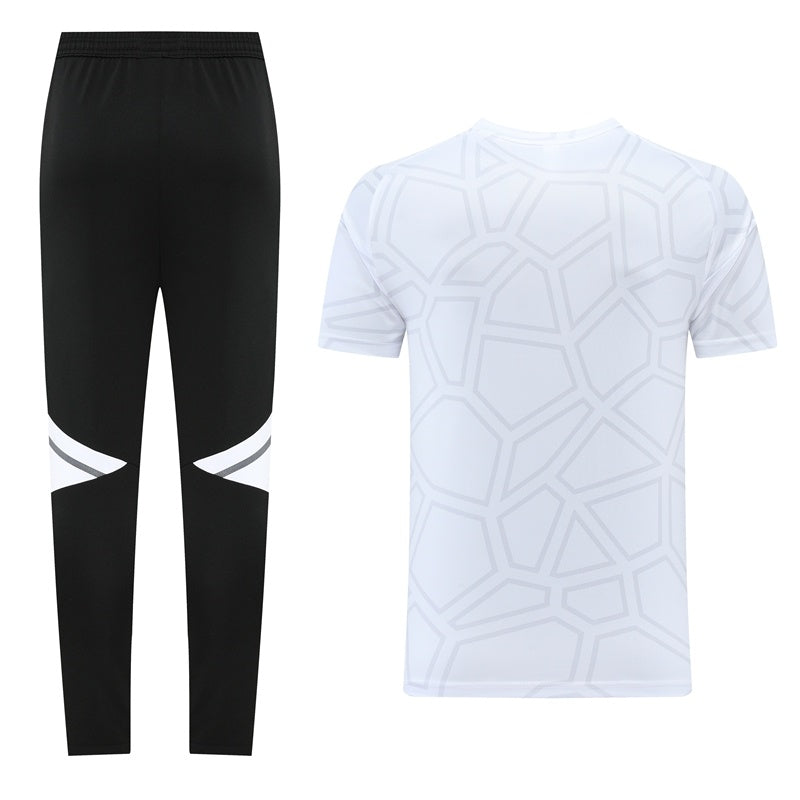 Completo con pantaloni lunghi fantasy bianco
