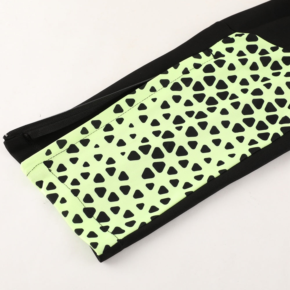 Completo con pantaloni lunghi dettagli fantasy verde chiaro