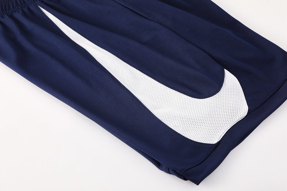 Completo con pantaloncini logo grande blu