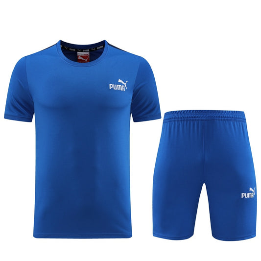 Completo con pantaloncini azzurro fascia blu