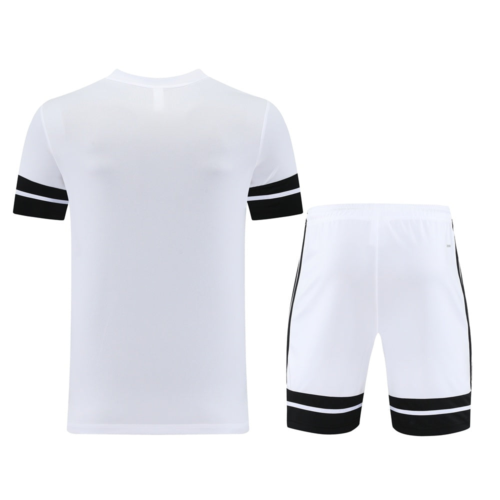 Completo con pantaloncini doppia riga bianco