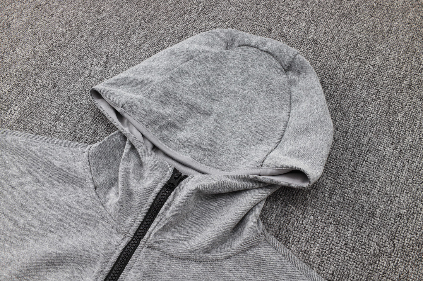 Tuta Sport grigio cuciture nero con cappuccio