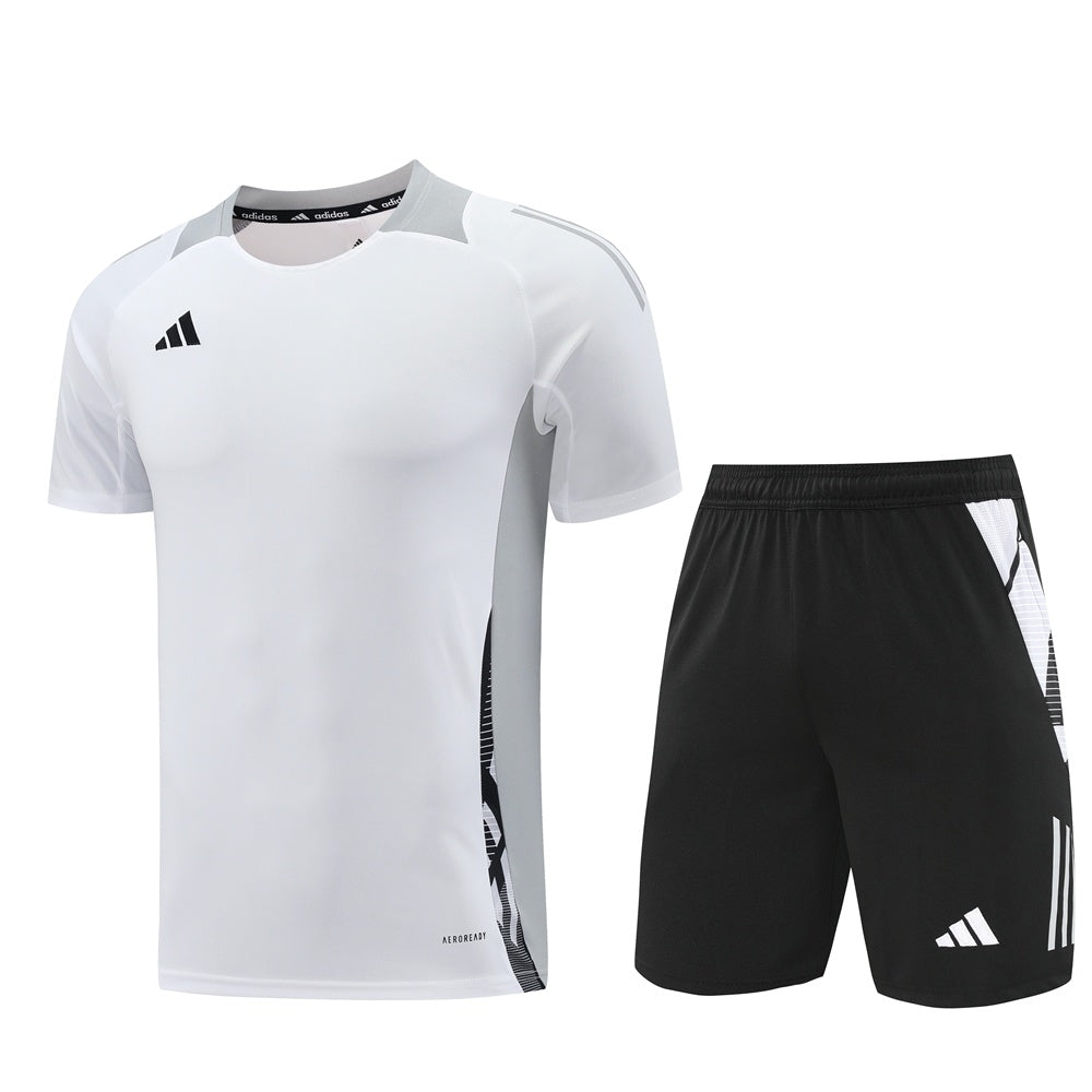 Completo con pantaloncini bicolor fascia bianco e nero