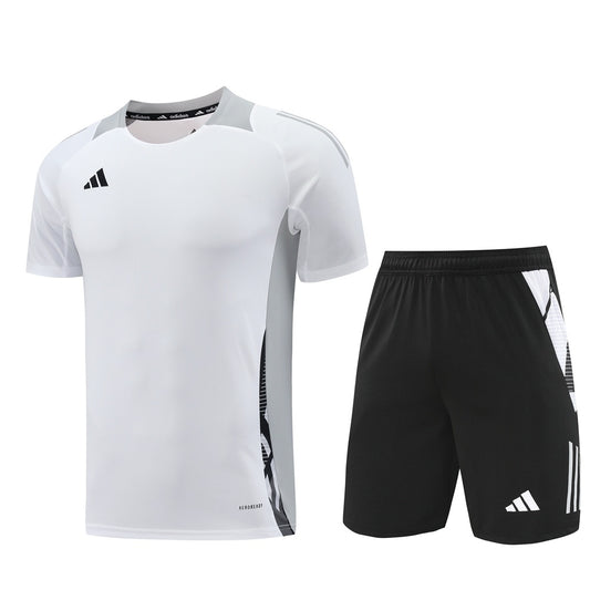 Completo con pantaloncini bicolor fascia bianco e nero