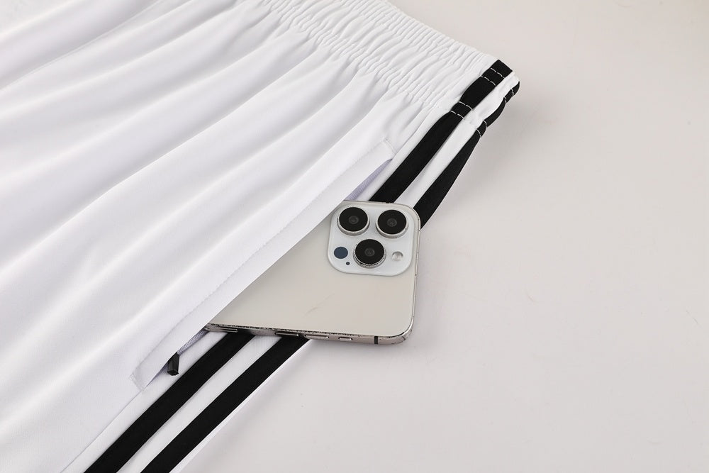 Completo con pantaloncini doppia riga bianco