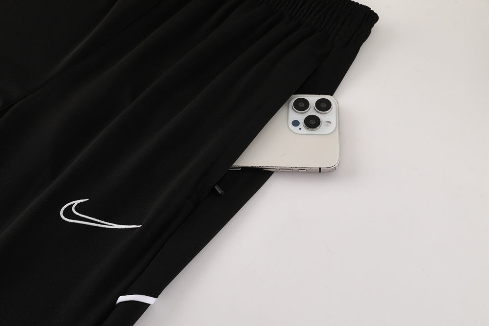 Tuta Sport nero colletto chiaro