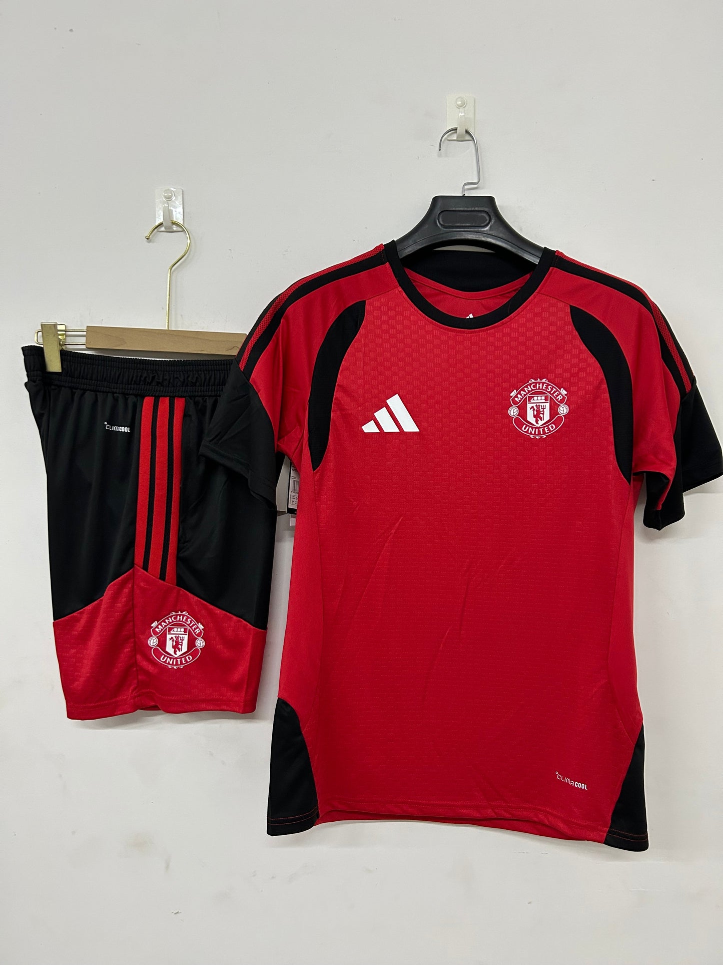 Manchester United completo rosso 26-27