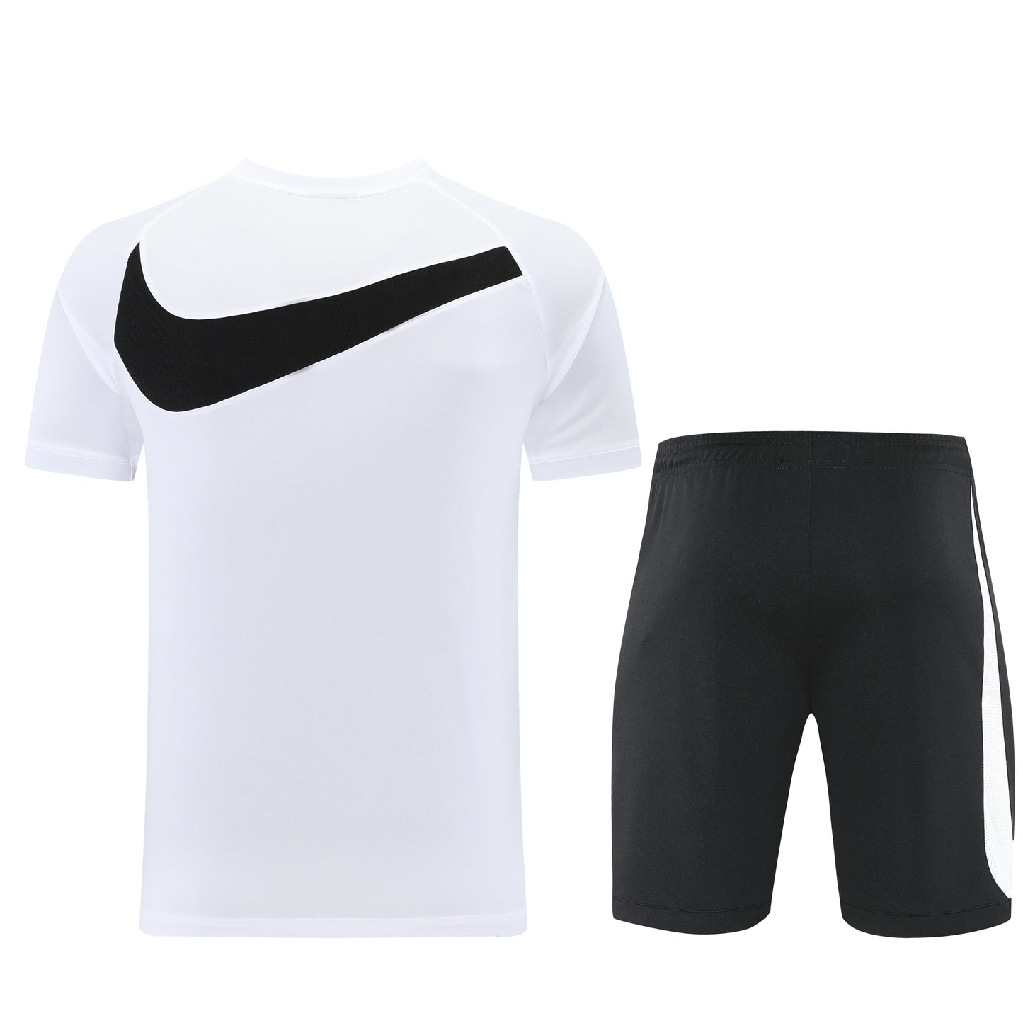 Completo con pantaloncini logo grande bianco