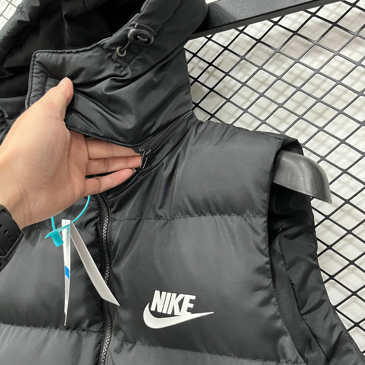 Gilet 26-27 con cappuccio