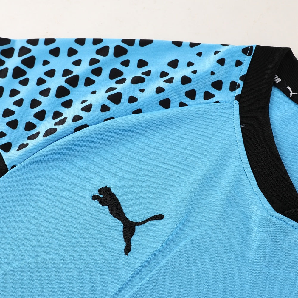 Completo con pantaloni lunghi dettagli fantasy azzurro