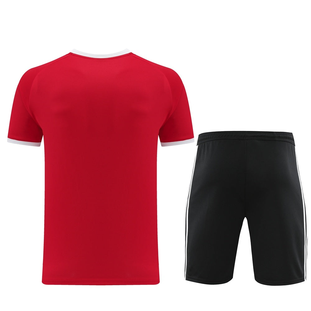 Completo con pantaloncini basic rosso