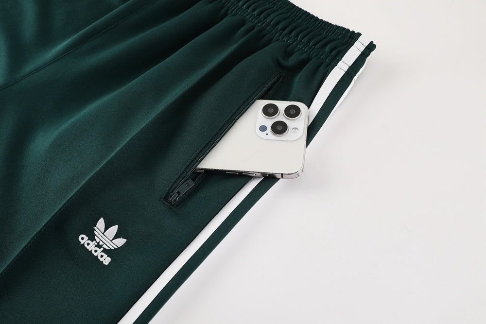 Tuta Sport Verde colletto bianco