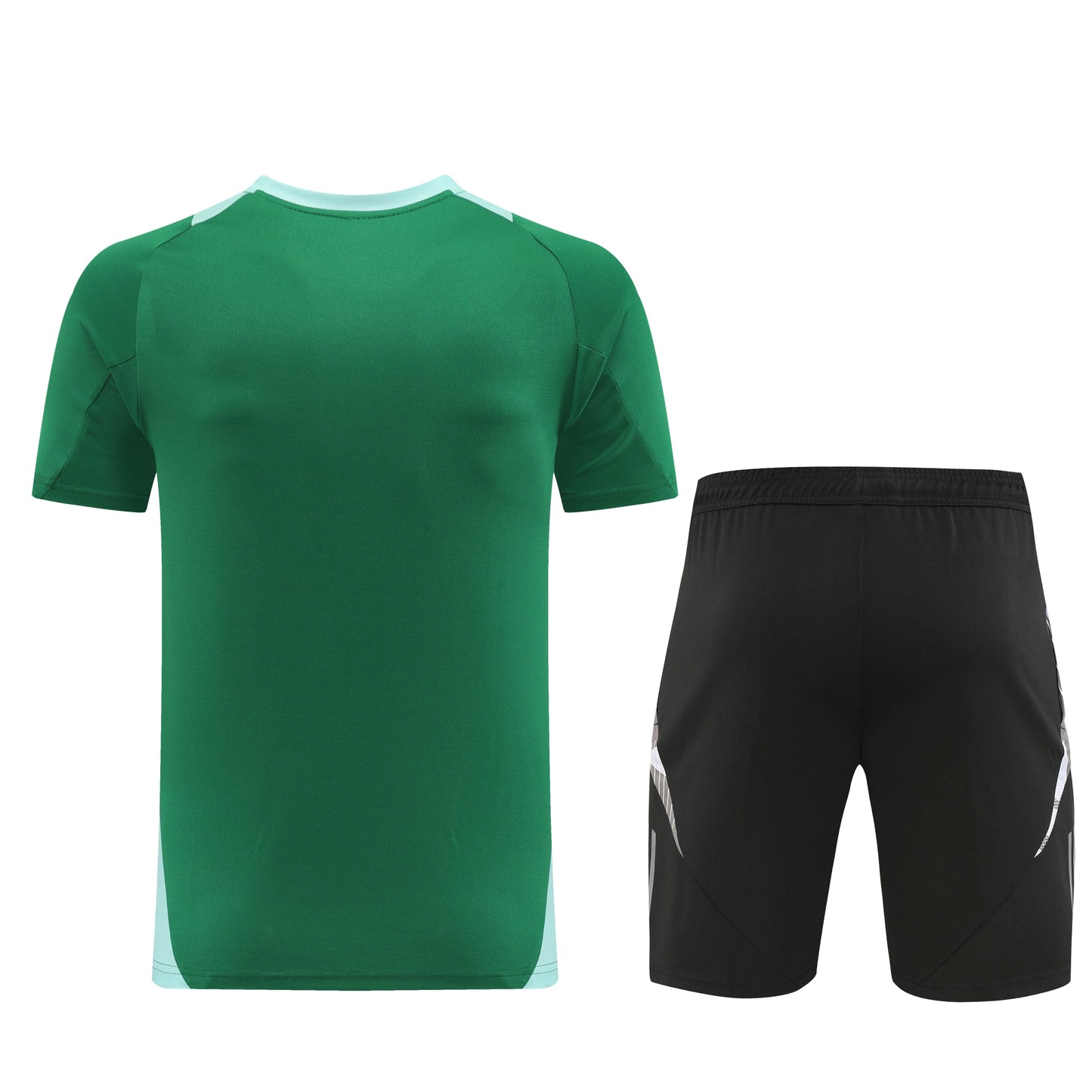 Completo con pantaloncini bicolor fascia verde e nero