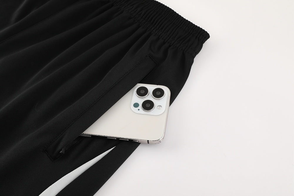 Completo con pantaloncini bicolor grigio e nero