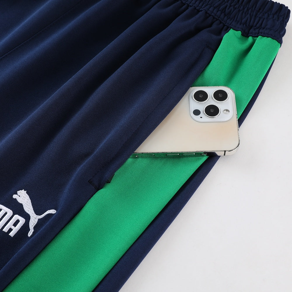 Completo con pantaloncini blu fascia verde