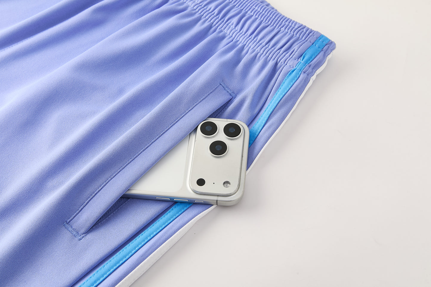 Completo con pantaloncini righe color viola