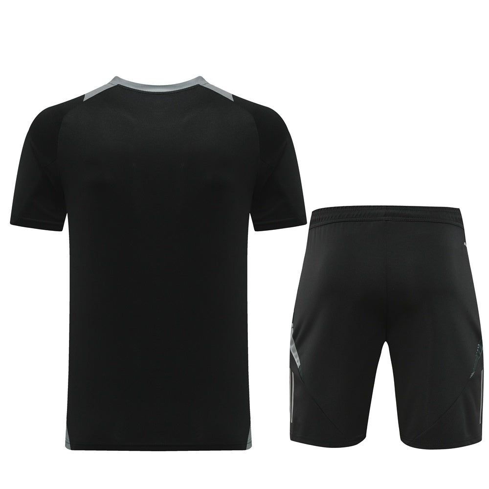 Completo con pantaloncini bicolor nero